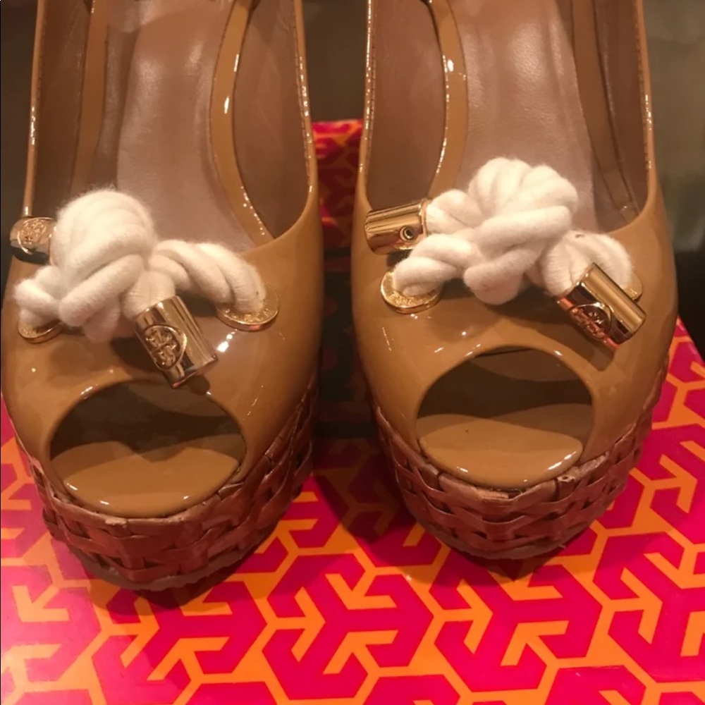SOLD 💯 NIB Tory Burch Shea Wedge Patent